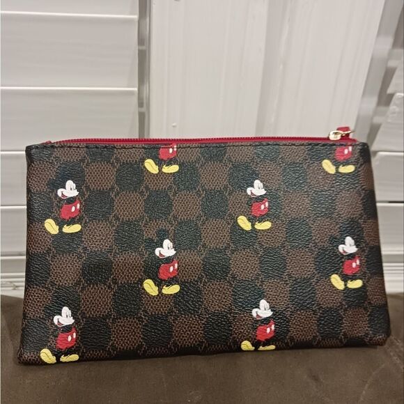 Disney’s Mickey Mouse Wristlet - Picture 4 of 5